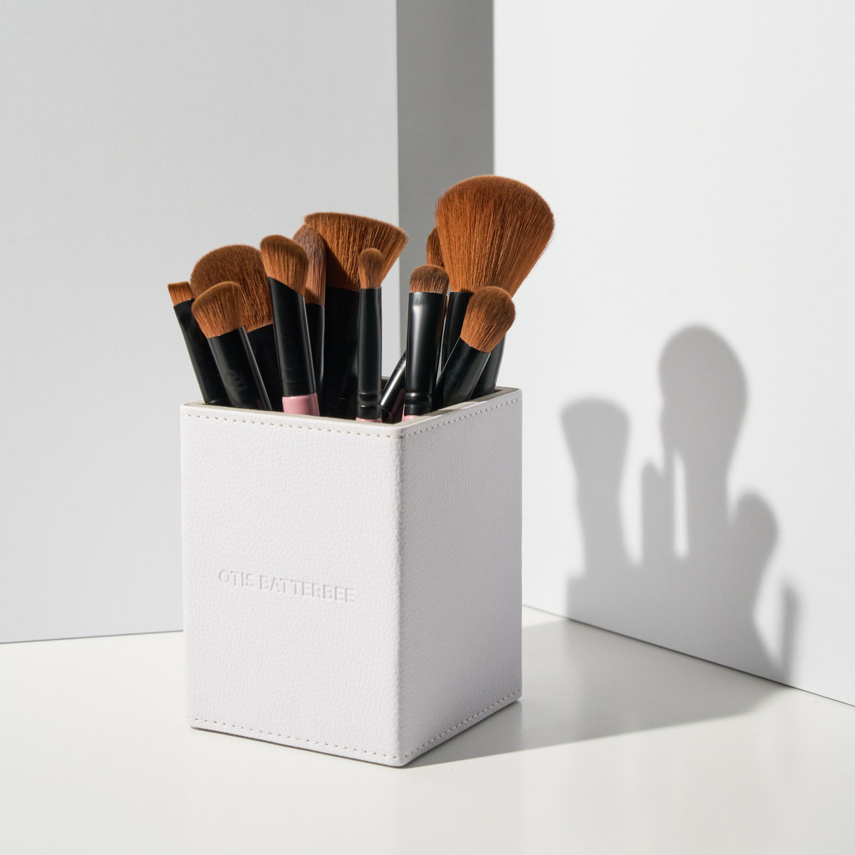 Otis Batterbee - The 12 Piece Brush Set