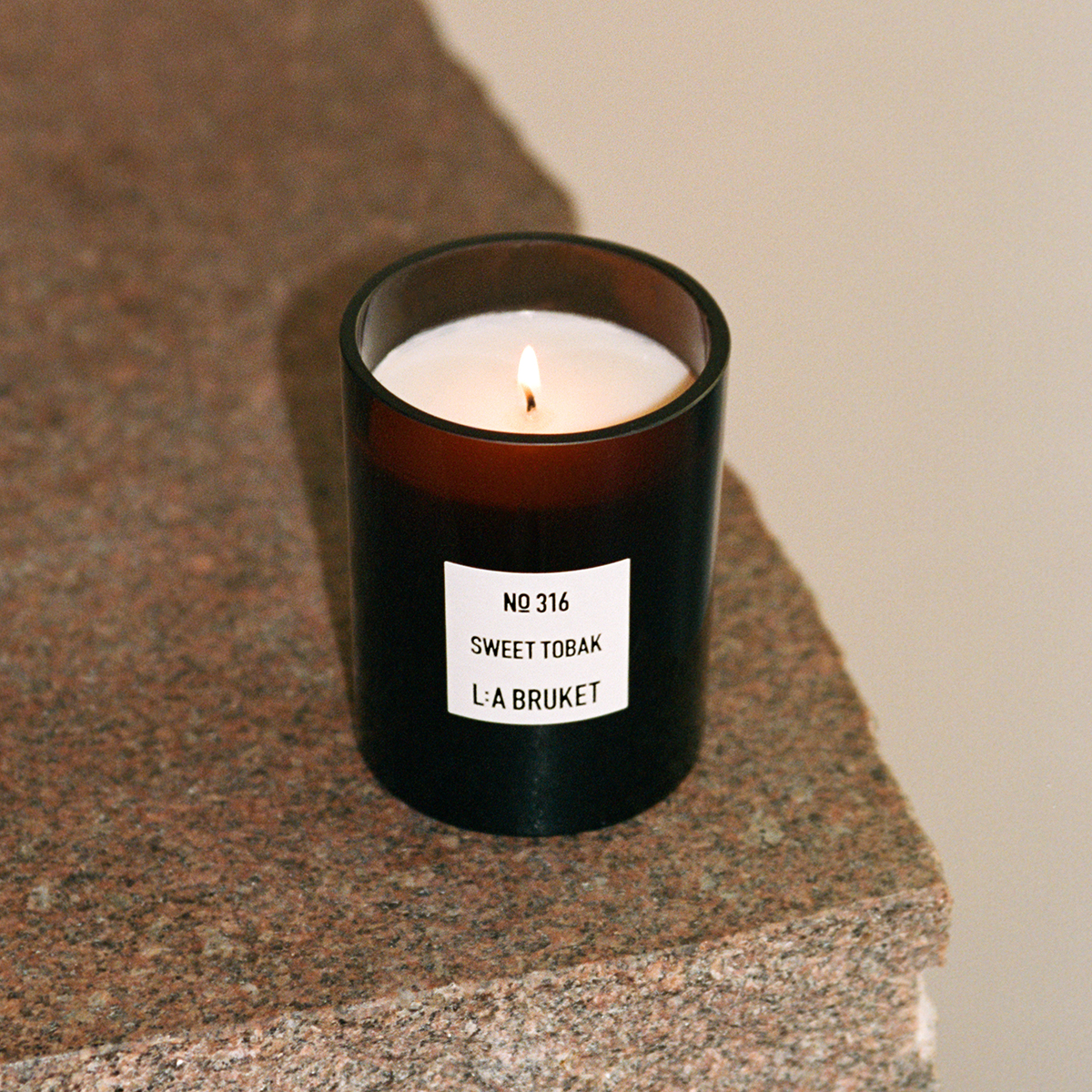 L:a Bruket -  316 Sweet Tabac Scented Candle