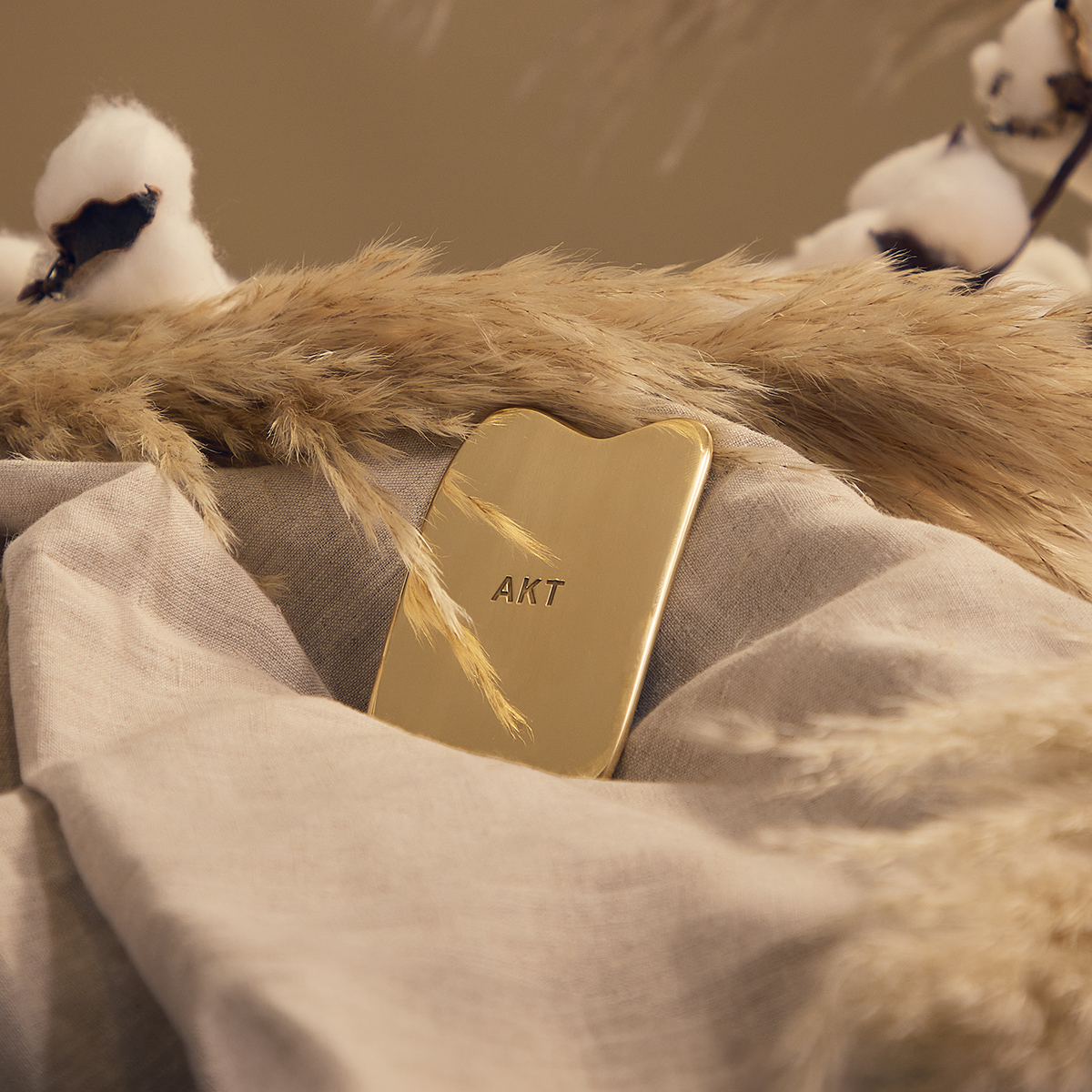 AKT London - The Applicator