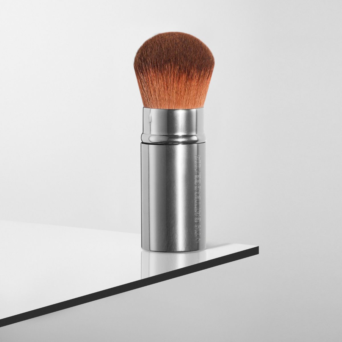 Otis Batterbee - The Retractable Magic Powder Brush